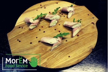 Рулеты из ветчины с мягким сыром и рукколой 5 шт